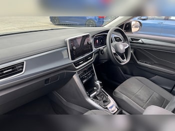 Used Volkswagen T-Roc 2023 for sale - 76328238: Photo