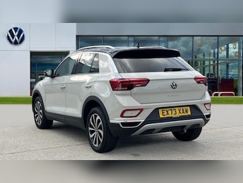 Used Volkswagen T-Roc 2023 for sale - 76328238: Photo