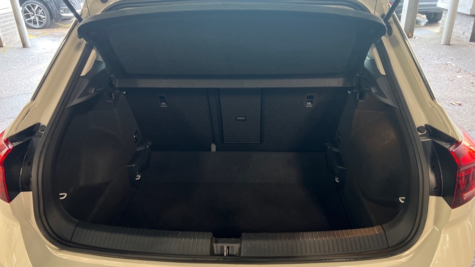 Used Volkswagen T-Roc 2023 for sale - 76872915: Photo 16