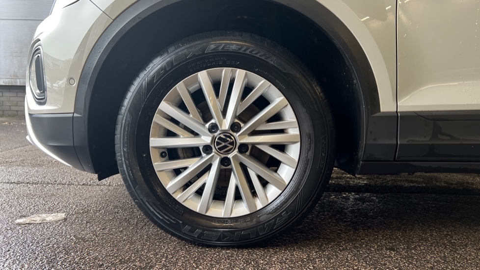 Used Volkswagen T-Roc 2023 for sale - 76872915: Photo 18