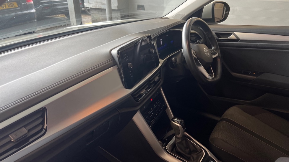 Used Volkswagen T-Roc 2023 for sale - 76872915: Photo 2