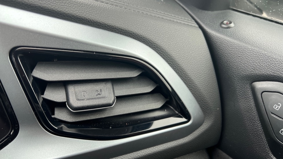 Used Volkswagen T-Roc 2023 for sale - 76872915: Photo 24