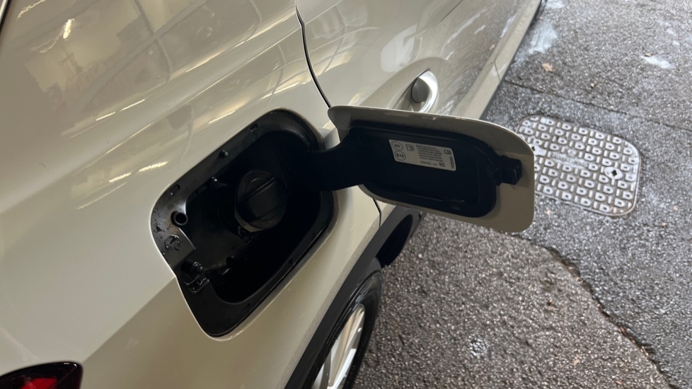 Used Volkswagen T-Roc 2023 for sale - 76872915: Photo 29