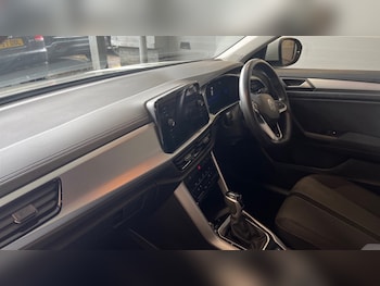 Used Volkswagen T-Roc 2023 for sale - 76872915: Photo