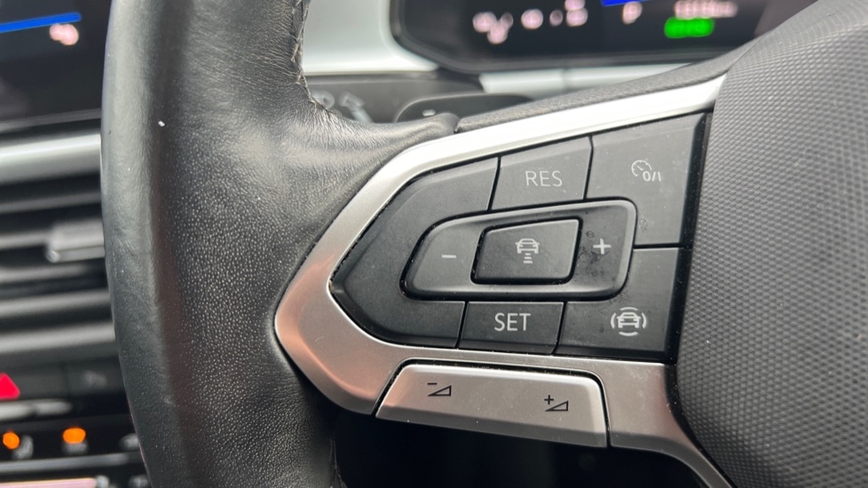 Used Volkswagen T-Roc 2023 for sale - 76872915: Photo 30