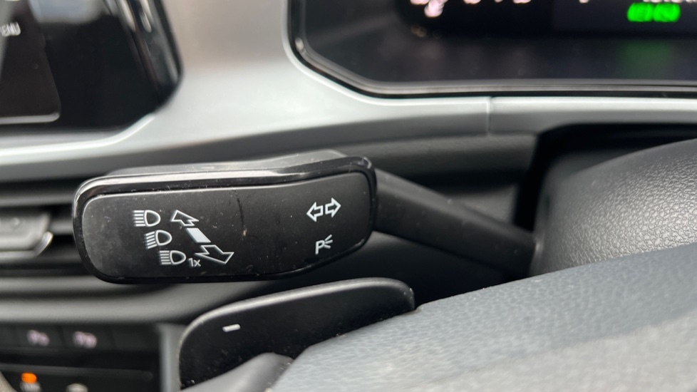 Used Volkswagen T-Roc 2023 for sale - 76872915: Photo 31