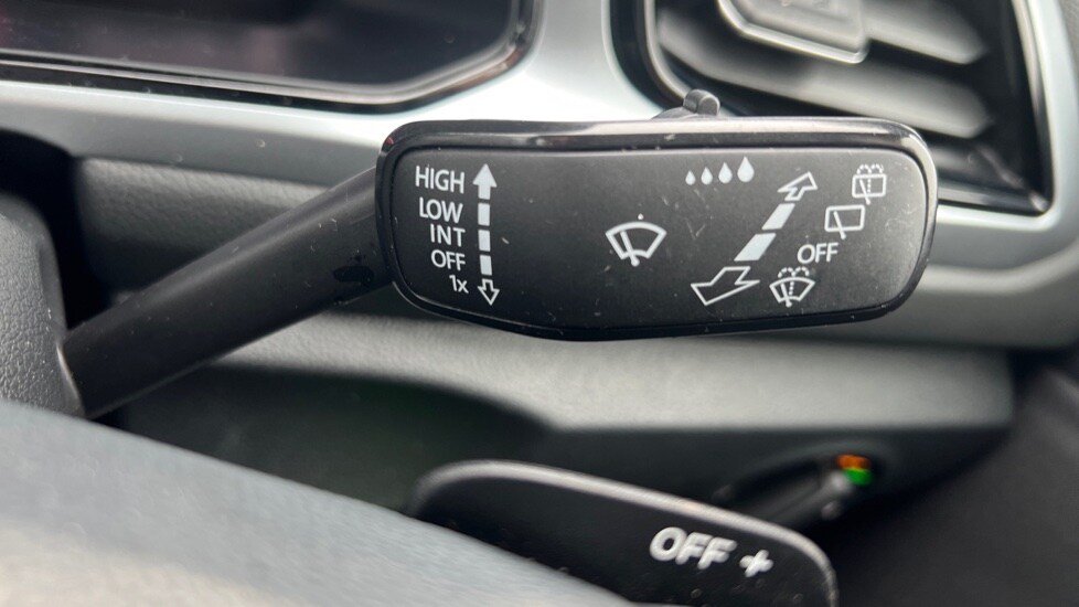 Used Volkswagen T-Roc 2023 for sale - 76872915: Photo 33