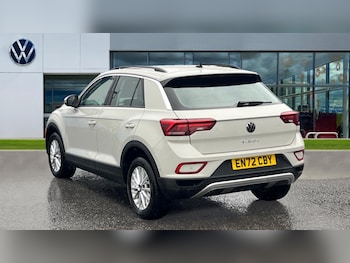 Used Volkswagen T-Roc 2023 for sale - 76872915: Photo