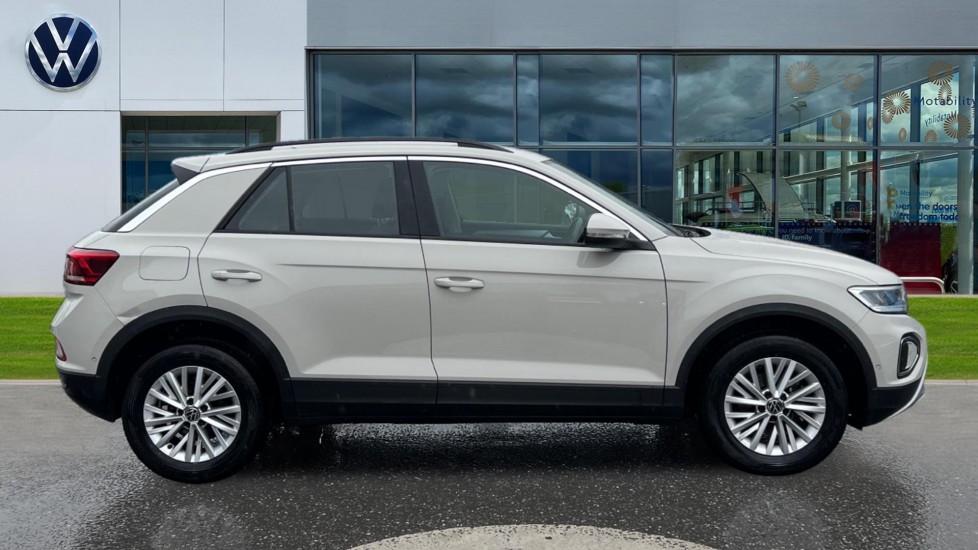 Used Volkswagen T-Roc 2023 for sale - 76872915: Photo 4