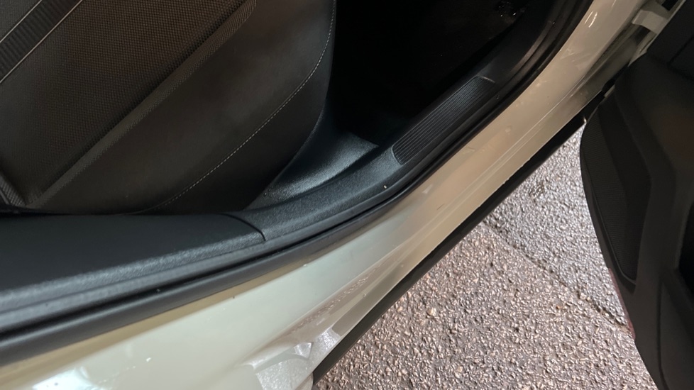 Used Volkswagen T-Roc 2023 for sale - 76872915: Photo 40