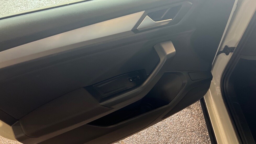 Used Volkswagen T-Roc 2023 for sale - 76872915: Photo 41