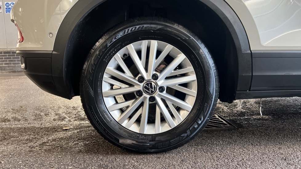 Used Volkswagen T-Roc 2023 for sale - 76872915: Photo 5