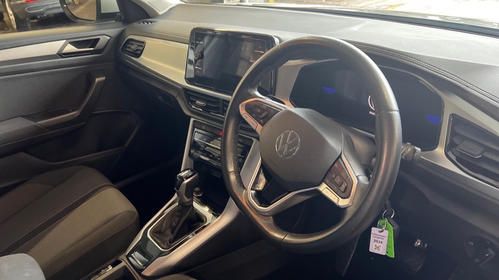 Used Volkswagen T-Roc 2023 for sale - 76872915: Photo 6