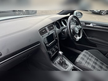 Used Volkswagen Golf 2017 for sale - 76361905: Photo