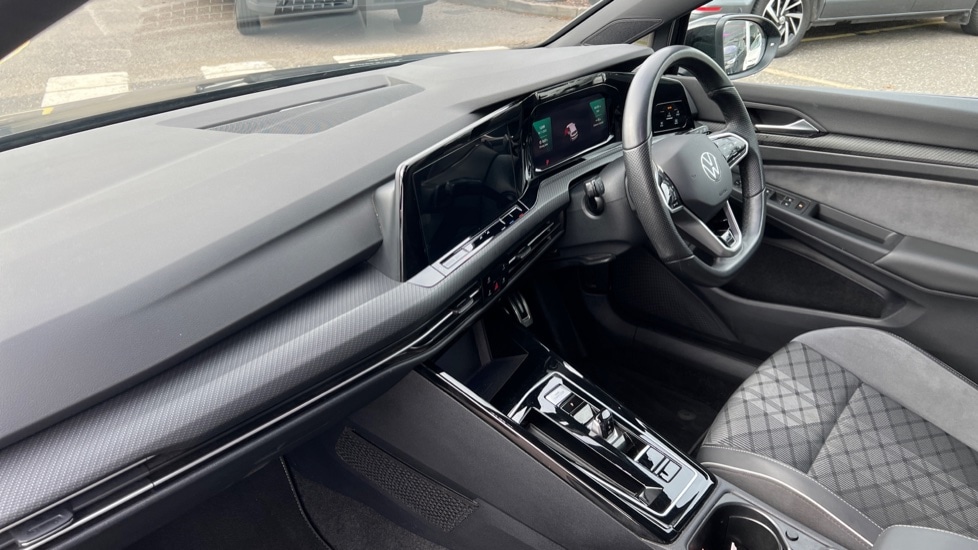 Used Volkswagen Golf 2024 for sale - 76556796: Photo 2