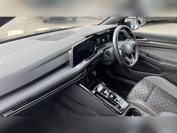 Used Volkswagen Golf 2024 for sale - 76556796: Photo