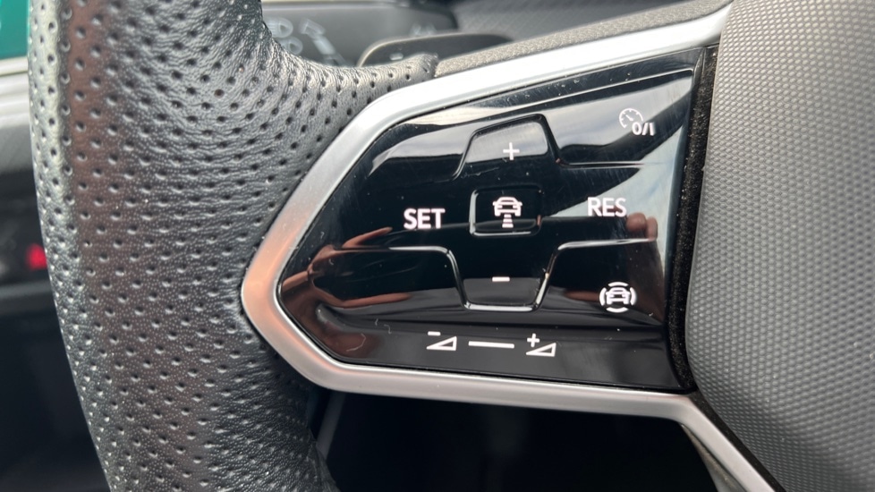 Used Volkswagen Golf 2024 for sale - 76556796: Photo 30