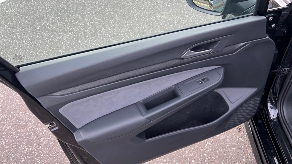 Used Volkswagen Golf 2024 for sale - 76556796: Photo 41