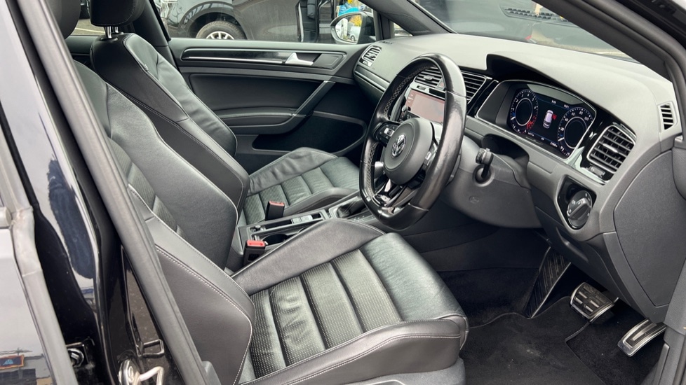 Used Volkswagen Golf 2017 for sale - 76842083: Photo 26