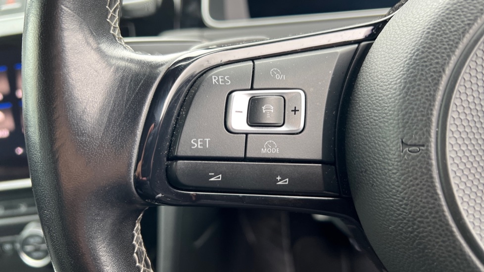 Used Volkswagen Golf 2017 for sale - 76842083: Photo 31