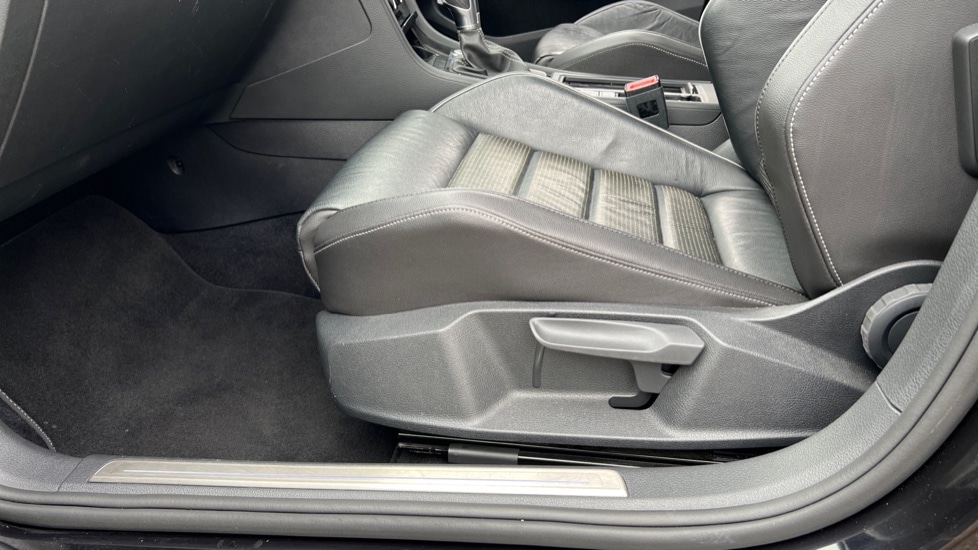 Used Volkswagen Golf 2017 for sale - 76842083: Photo 39