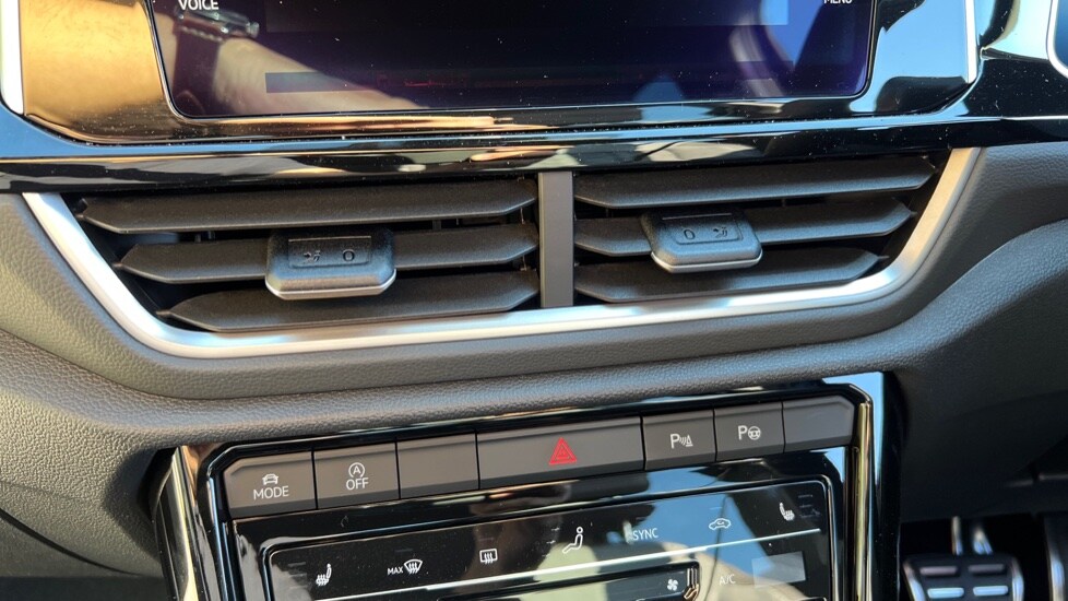 Used Volkswagen T-Roc 2025 for sale - 76025272: Photo 13