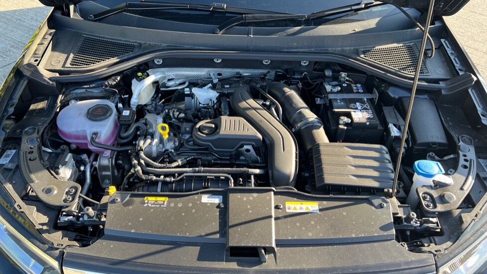 Used Volkswagen T-Roc 2025 for sale - 76025272: Photo 17