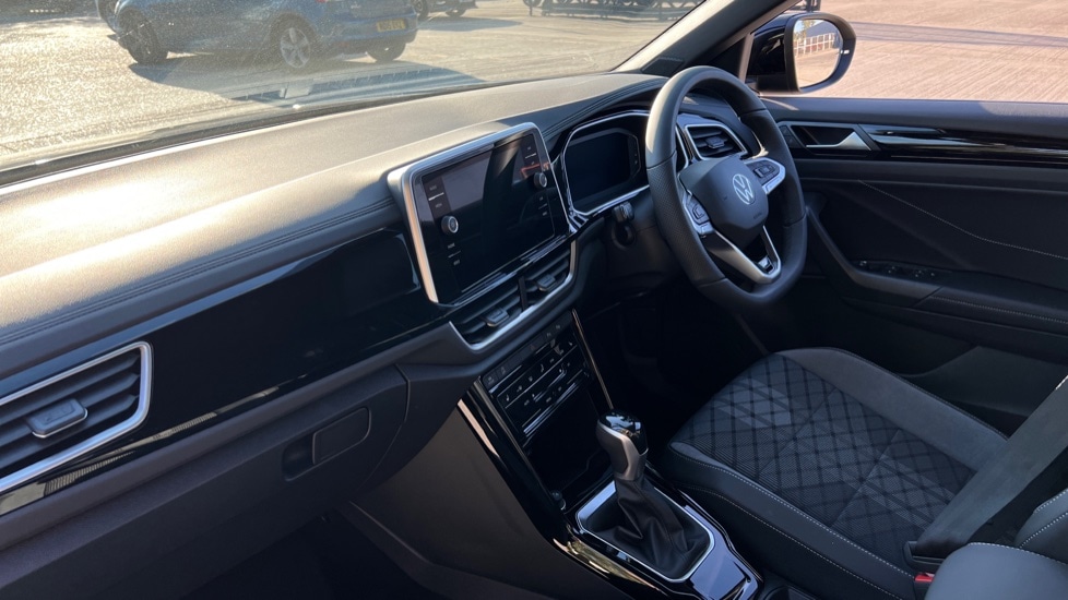 Used Volkswagen T-Roc 2025 for sale - 76025272: Photo 2