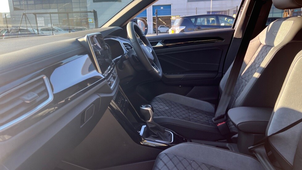 Used Volkswagen T-Roc 2025 for sale - 76025272: Photo 28