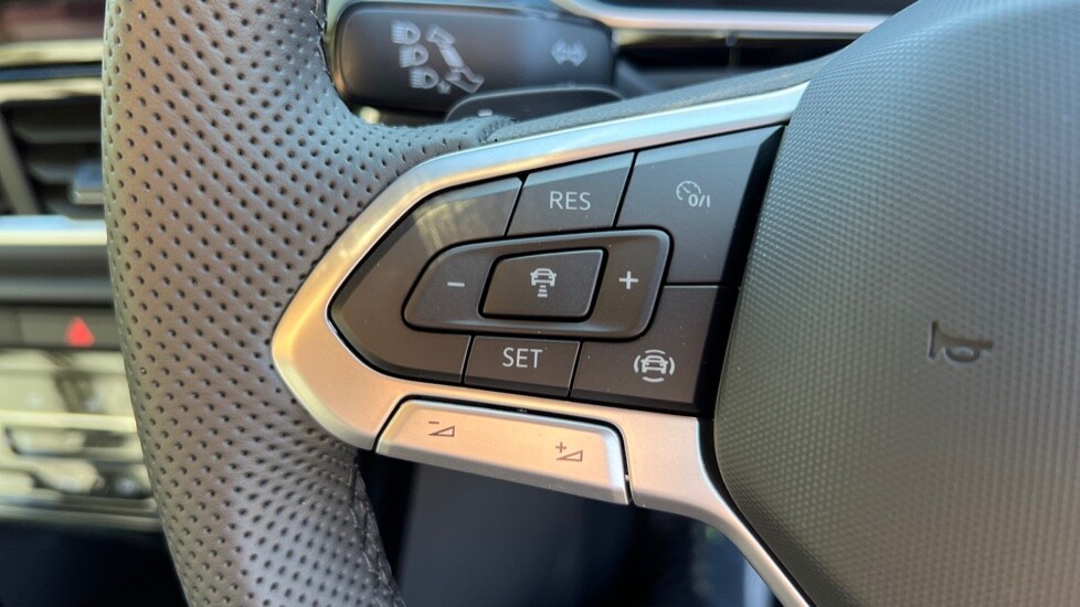 Used Volkswagen T-Roc 2025 for sale - 76025272: Photo 31