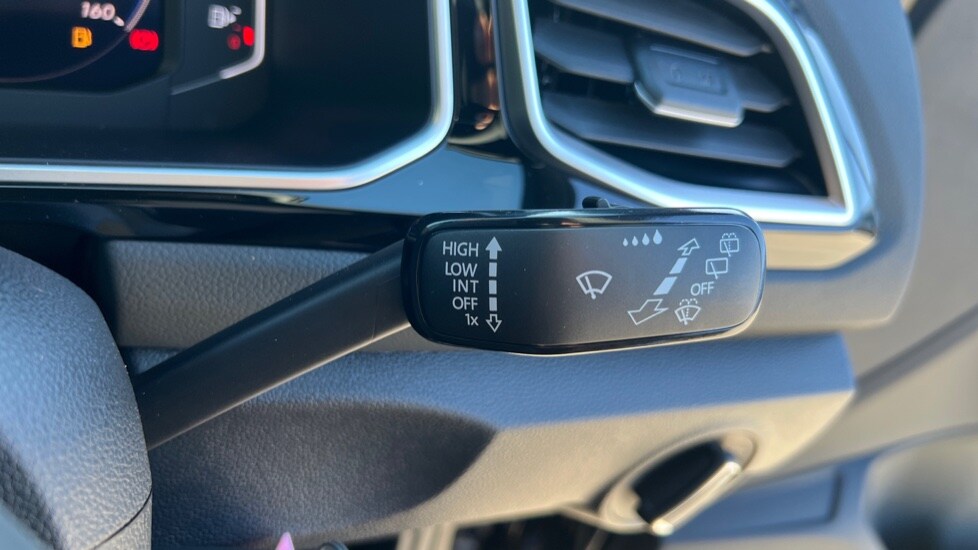 Used Volkswagen T-Roc 2025 for sale - 76025272: Photo 32