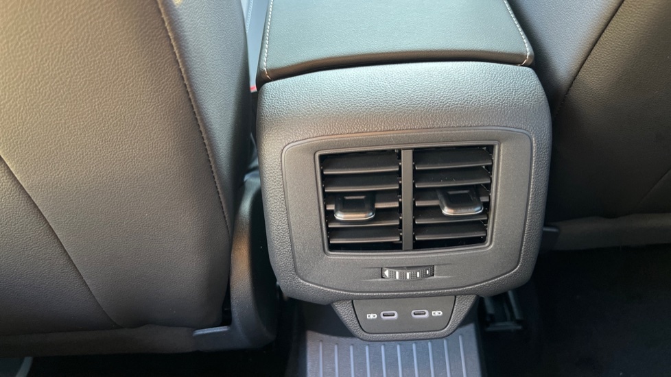 Used Volkswagen T-Roc 2025 for sale - 76025272: Photo 34