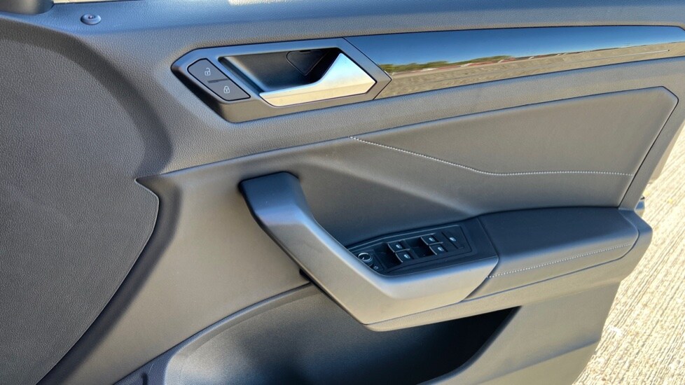 Used Volkswagen T-Roc 2025 for sale - 76025272: Photo 37