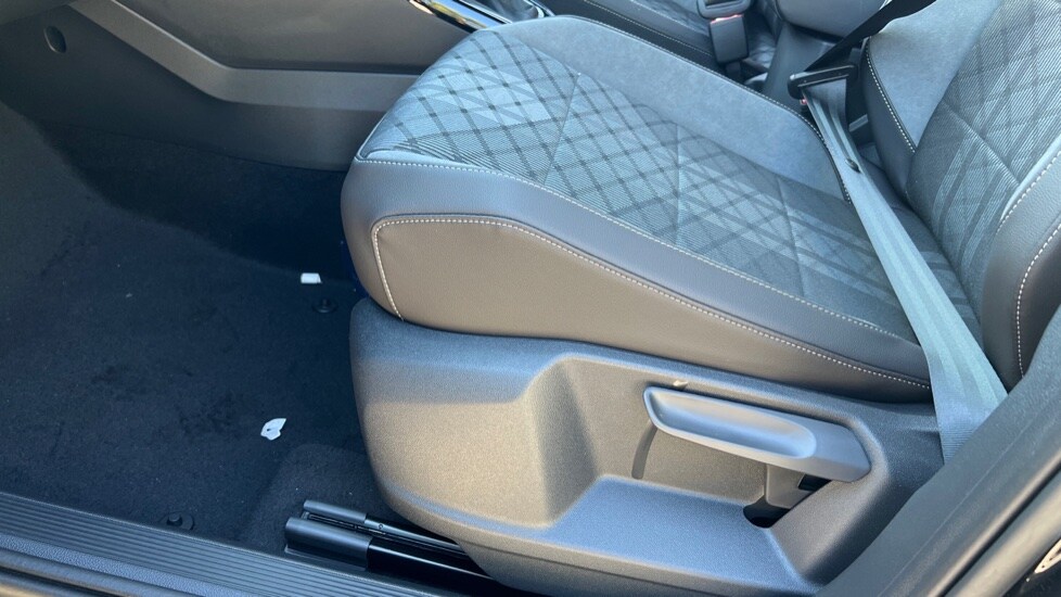 Used Volkswagen T-Roc 2025 for sale - 76025272: Photo 39