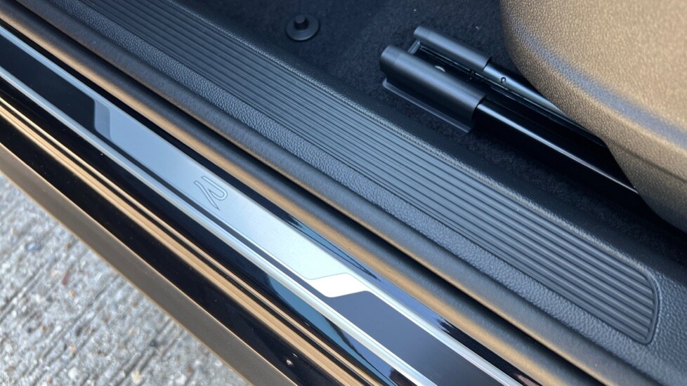 Used Volkswagen T-Roc 2025 for sale - 76025272: Photo 40