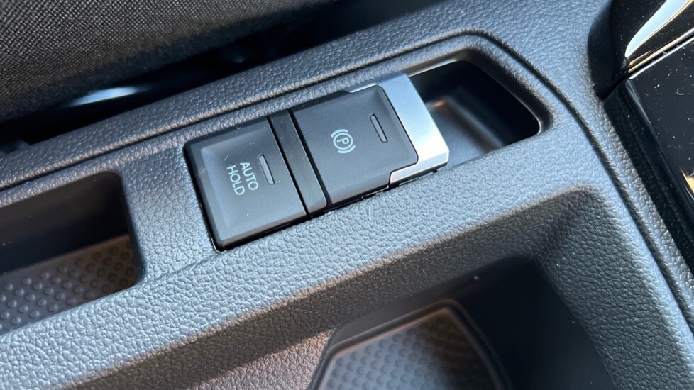 Used Volkswagen T-Roc 2025 for sale - 76025272: Photo 75