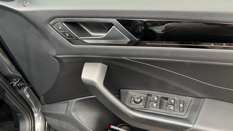 Used Volkswagen T-Roc 2025 for sale - 76501567: Photo 37