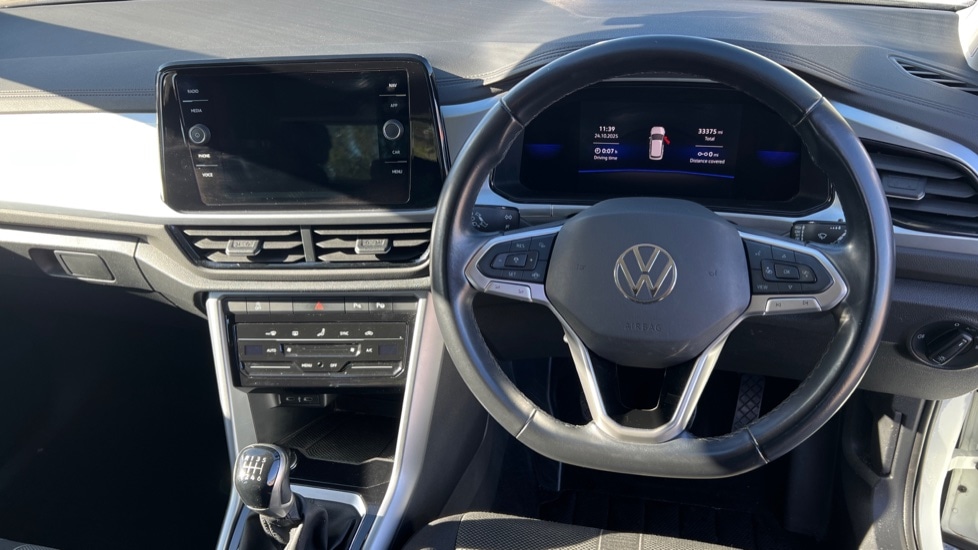 Used Volkswagen T-Roc 2023 for sale - 76870471: Photo 27