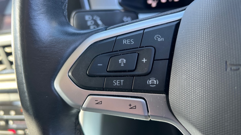 Used Volkswagen T-Roc 2023 for sale - 76870471: Photo 31