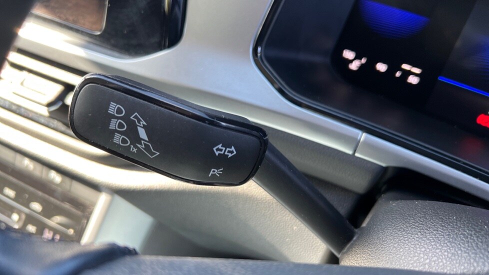 Used Volkswagen T-Roc 2023 for sale - 76870471: Photo 33