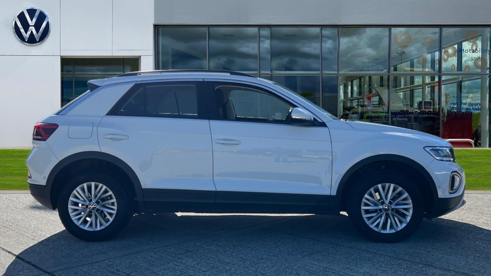 Used Volkswagen T-Roc 2023 for sale - 76870471: Photo 4