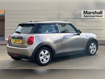 Used MINI Hatch 2019 for sale - 76869459: Photo