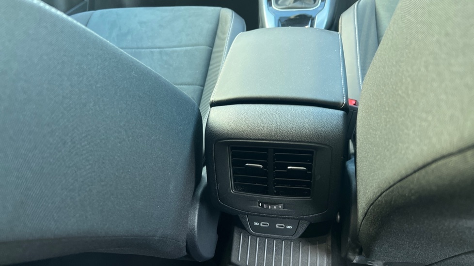 Used Volkswagen T-Roc 2024 for sale - 76229459: Photo 34