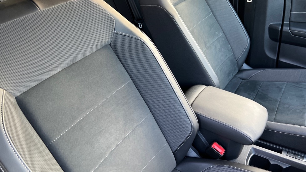 Used Volkswagen T-Roc 2024 for sale - 76229459: Photo 35