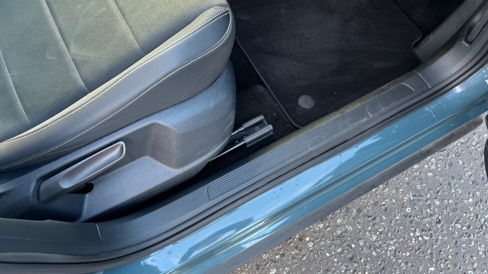 Used Volkswagen T-Roc 2024 for sale - 76229459: Photo 40