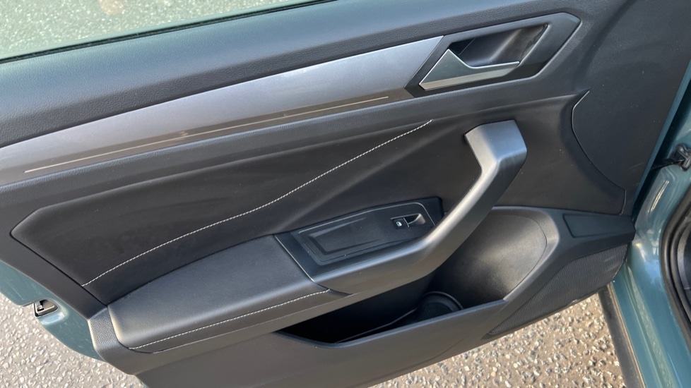 Used Volkswagen T-Roc 2024 for sale - 76229459: Photo 41