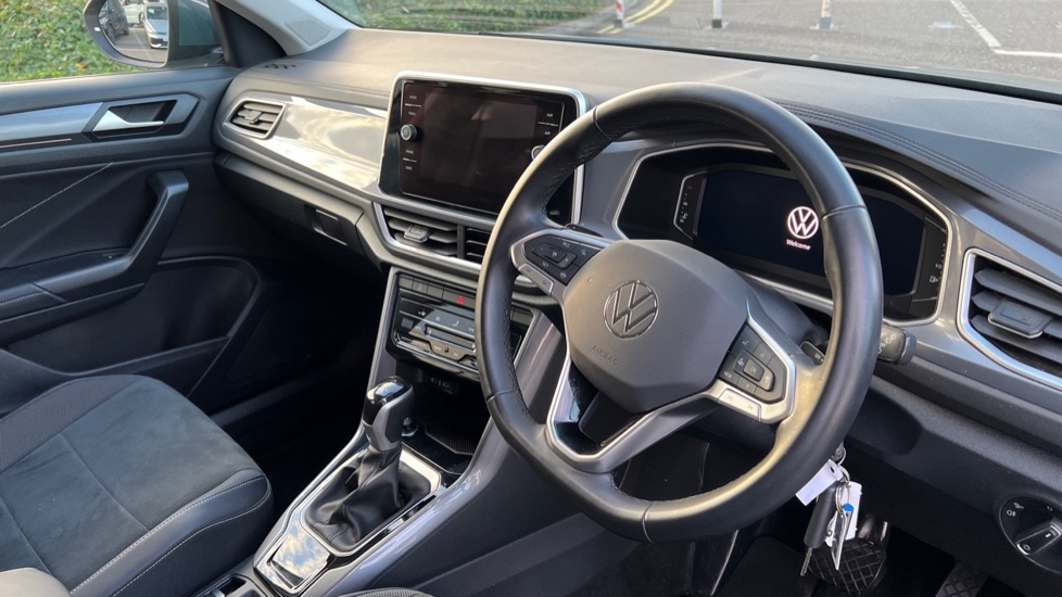 Used Volkswagen T-Roc 2024 for sale - 76229459: Photo 6