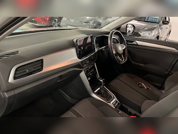 Used Volkswagen T-Roc 2022 for sale - 75715216: Photo