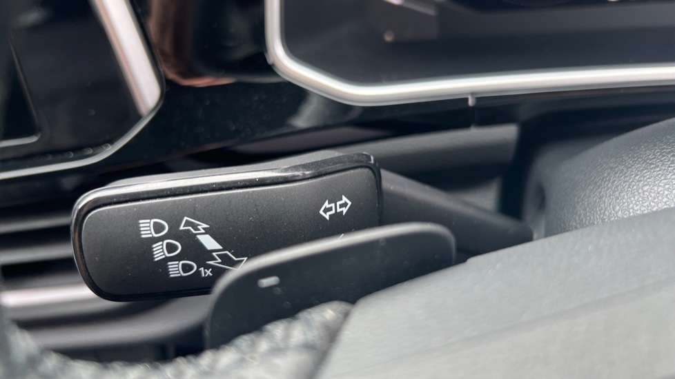 Used Volkswagen T-Roc 2025 for sale - 76523517: Photo 31