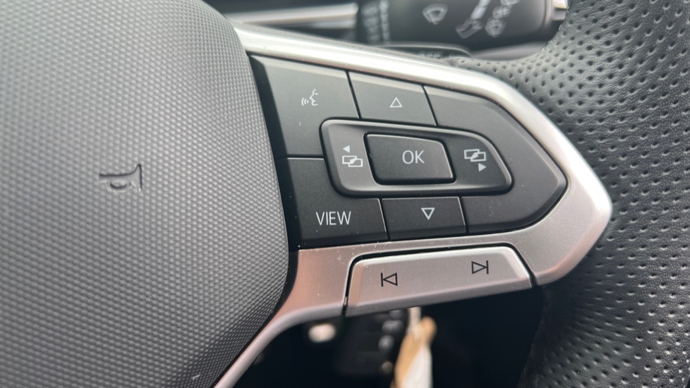 Used Volkswagen T-Roc 2025 for sale - 76523517: Photo 32